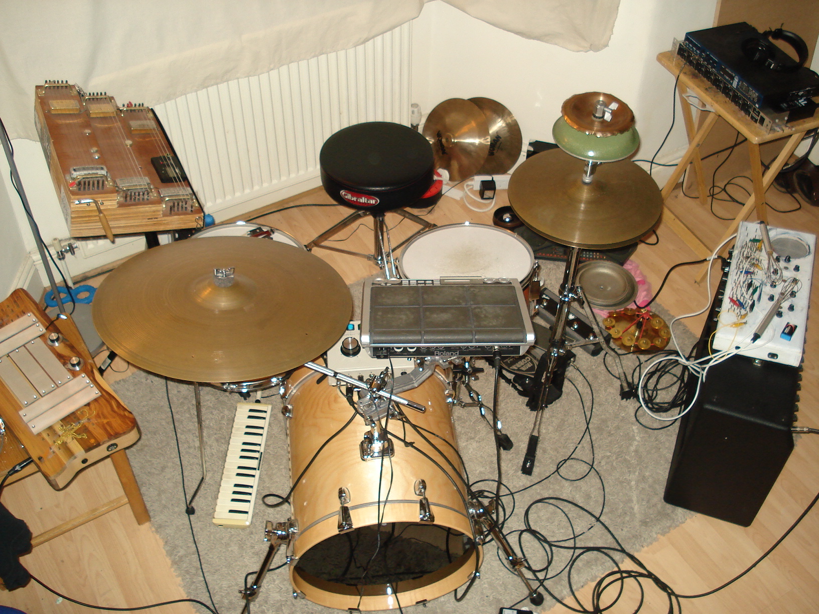 2010 setup. Ударная установка на рабочий стол. Jazz Trio Setup instruments.